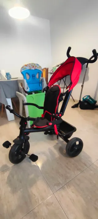 Triciclo infantil rojo y negro MOLTO Urban Bike