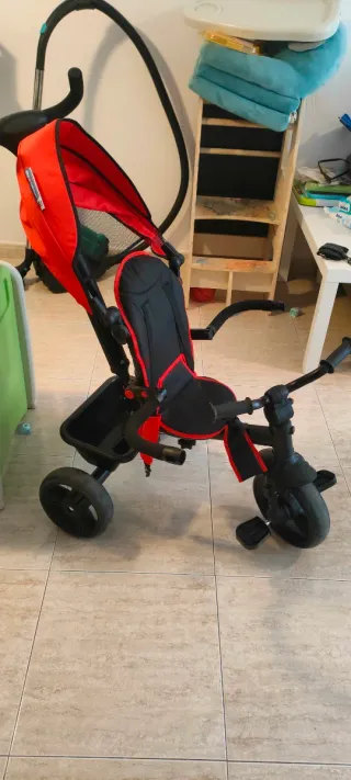 Triciclo infantil rojo y negro MOLTO Urban Bike
