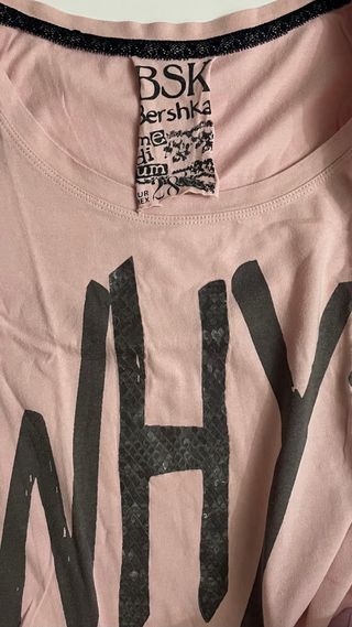 Camiseta Bershka rosa WHY? Talla M.