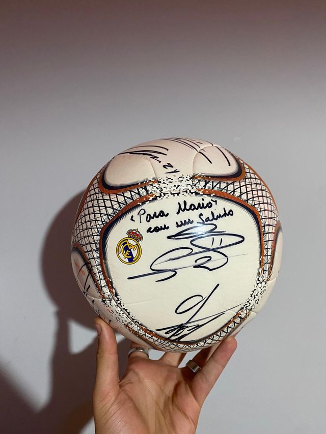 Pallone Real Madrid autografato con dedica