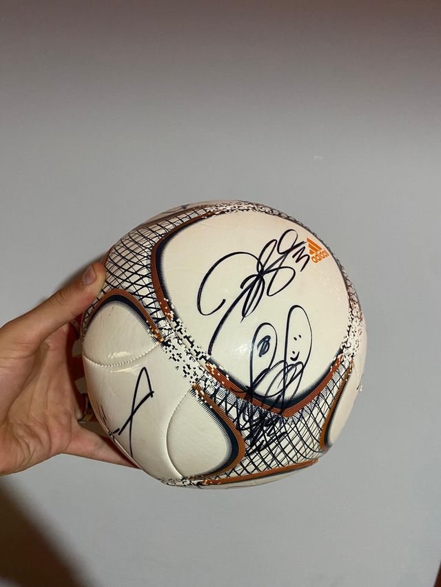 Pallone Real Madrid autografato con dedica
