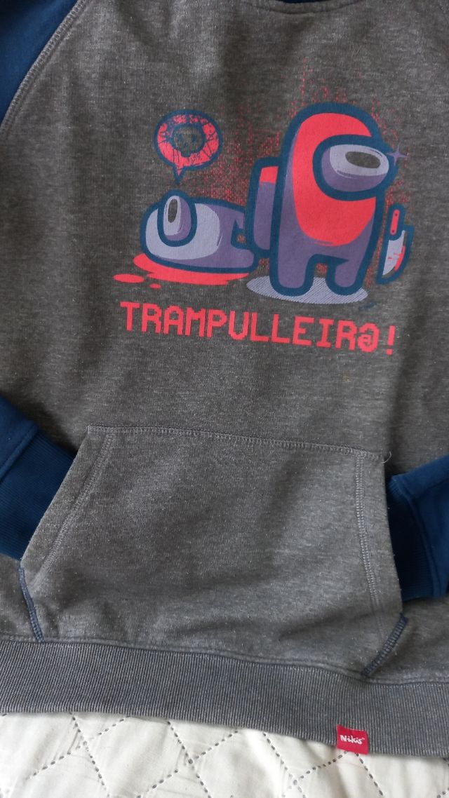 Sudadera con capucha y bolsillo. Nikis.Talla 9-11