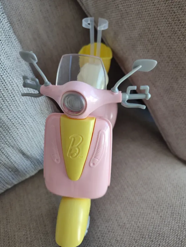 Moto Barbie Rosa y Amarilla