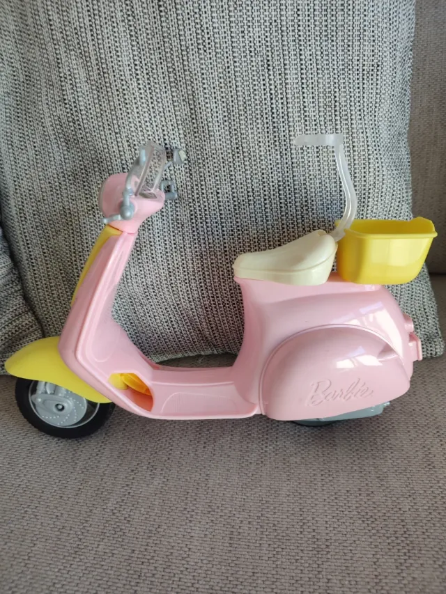 Moto Barbie Rosa y Amarilla