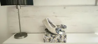 Bailarinas plateadas con lazo