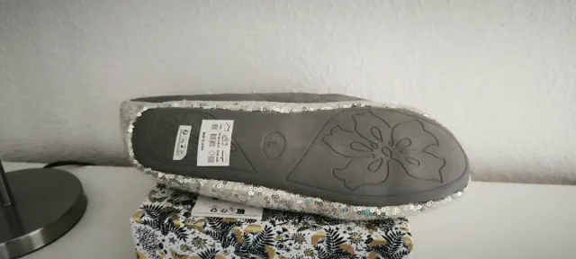 Bailarinas plateadas con lazo