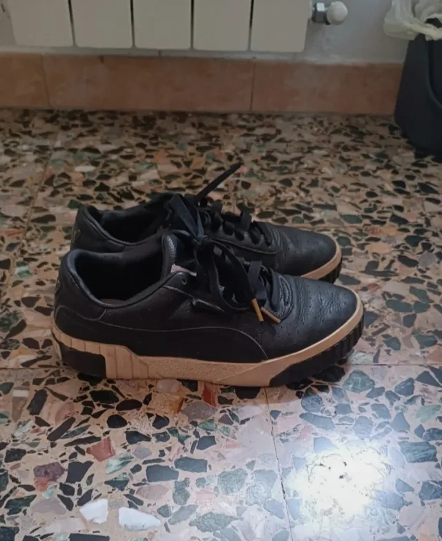 Puma nere scritte oro taglia 40.5