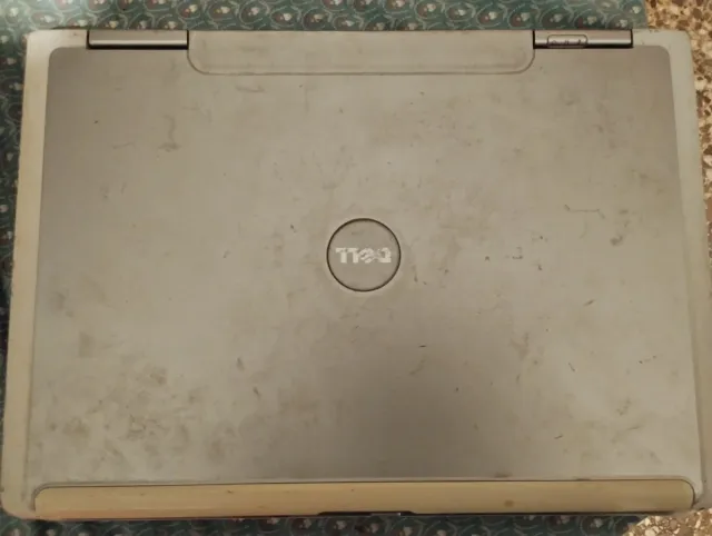 Portátil Dell para piezas o colección, no funciona