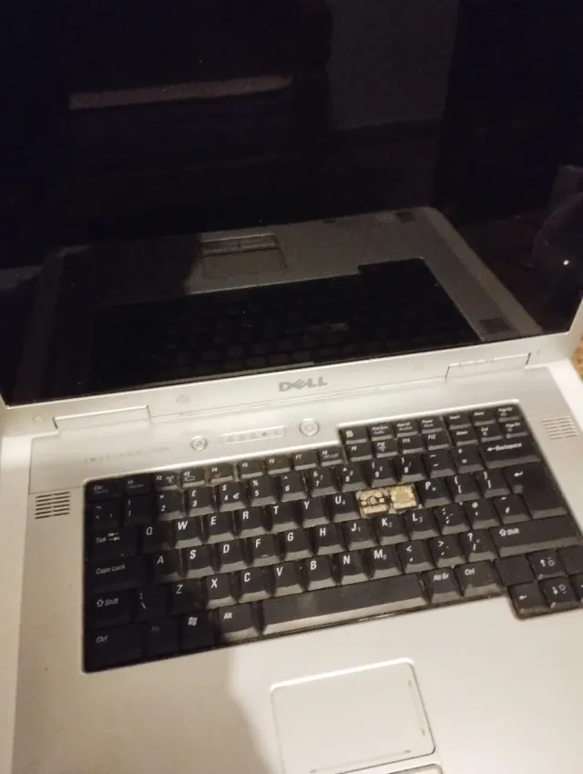 Portátil Dell para piezas o colección, no funciona