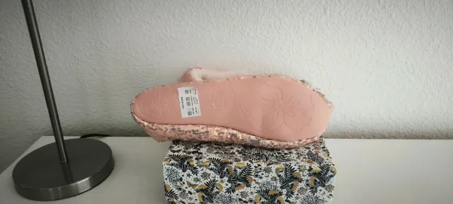 Bailarinas doradas y rosas con lazo