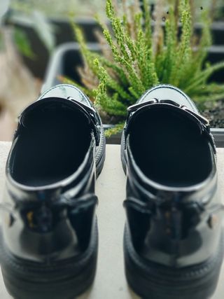 Mocasines negros charol hebilla