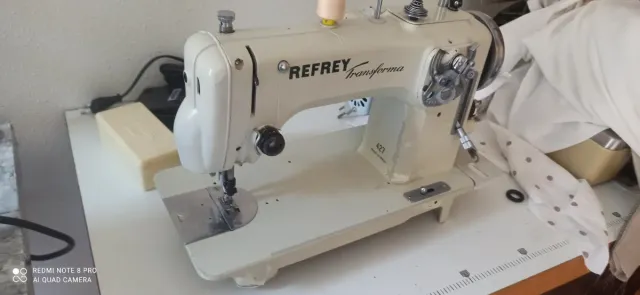 Máquina de coser y bordar REFREY 427