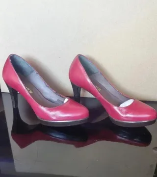 Zapatos de tacón color Burdeos