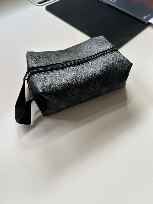 Neceser de mano negro