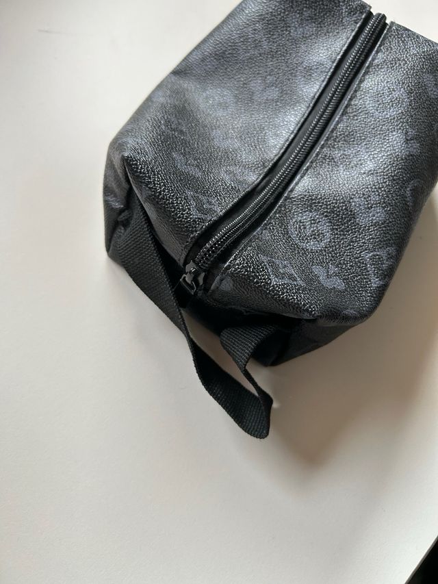 Neceser de mano negro