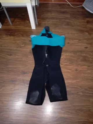 Traje de neopreno con capucha