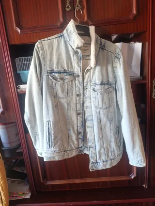 Chaqueta tejana forrada Pull&Bear Talla M