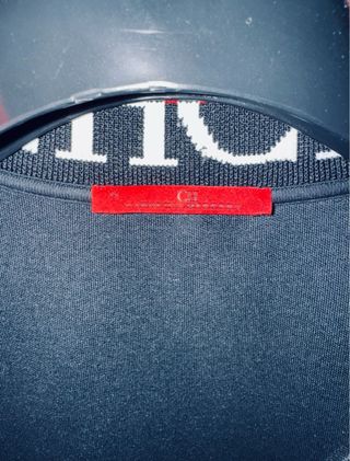 Chaqueta Carolina Herrera Negra y Roja.