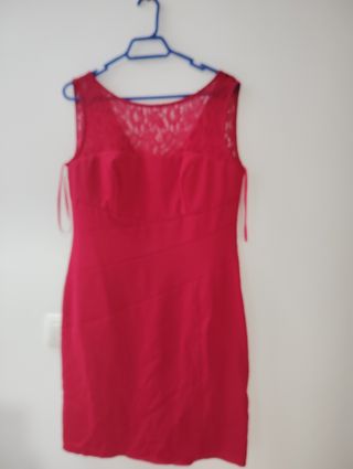 Vestido de fiesta rosa con encaje