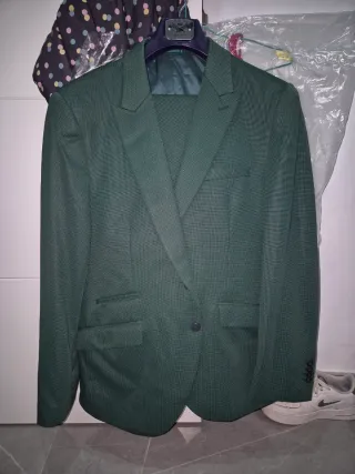 Traje de hombre verde