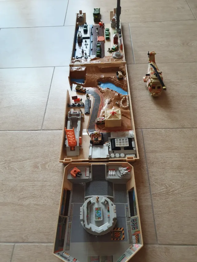 Micro Machines Super Tank Base Militare Galoob