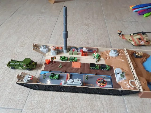 Micro Machines Super Tank Base Militare Galoob