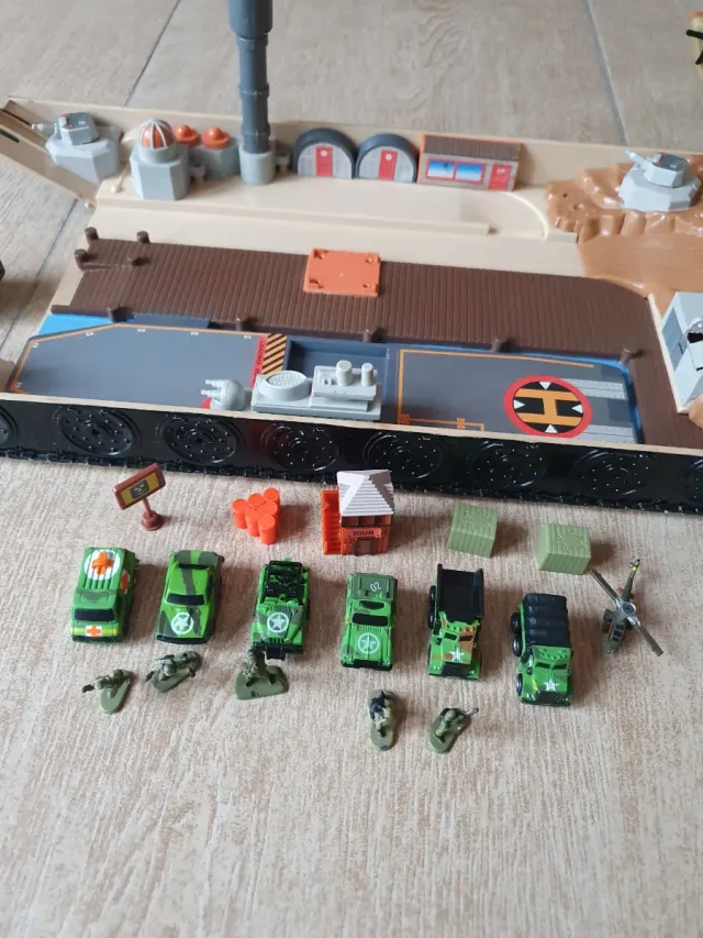 Micro Machines Super Tank Base Militare Galoob