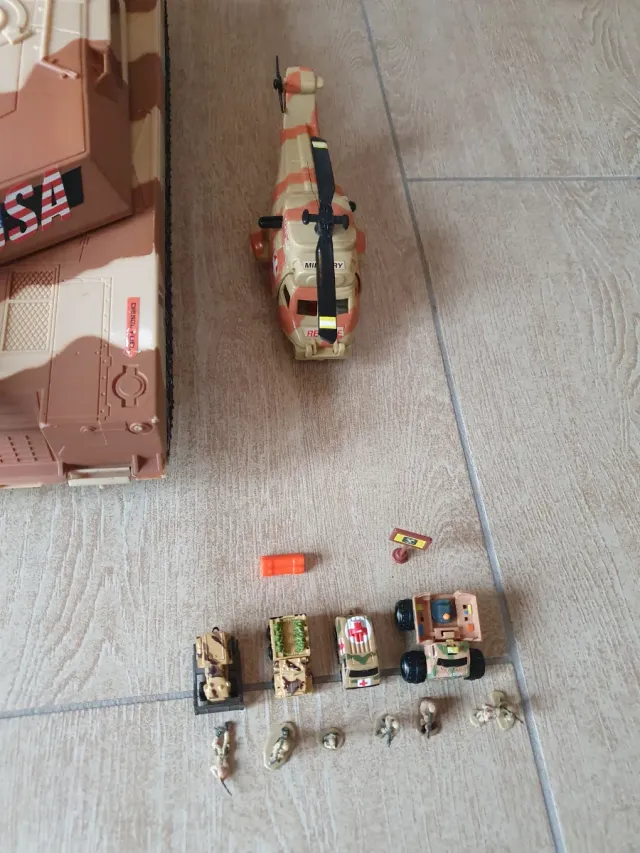 Micro Machines Super Tank Base Militare Galoob