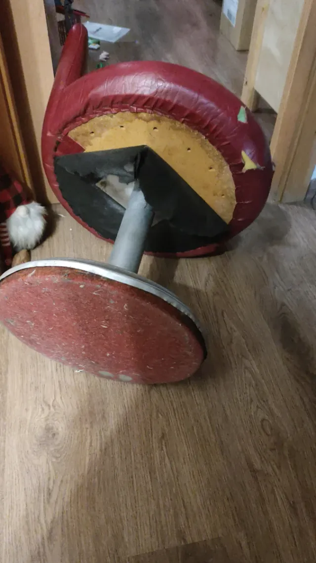 4 Silla de bar roja y plateada