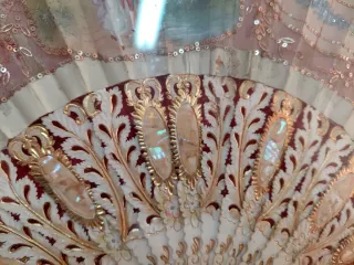 Antiguo abanico de nácar hecho a mano