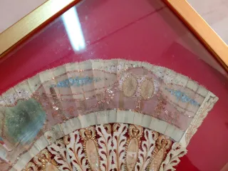Antiguo abanico de nácar hecho a mano