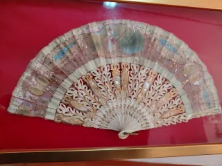 Antiguo abanico de nácar hecho a mano