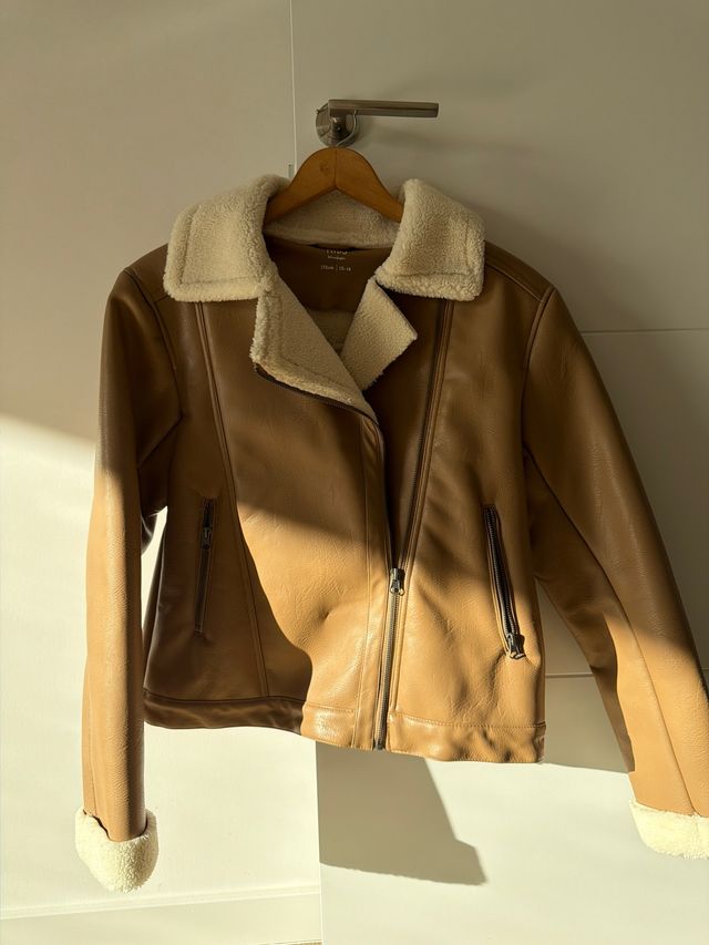 Cazadora efecto piel con borreguito, impermeable