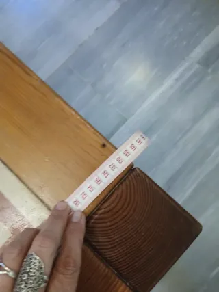 Tavolo in legno massello con piastrelle