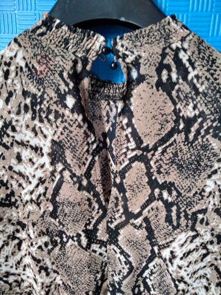 Blusa Guess Mujer Talla XS Estampado Animal