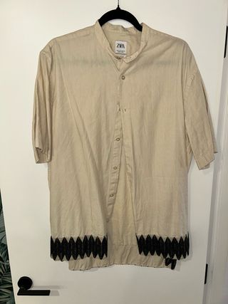 Camisa con bajo bordado