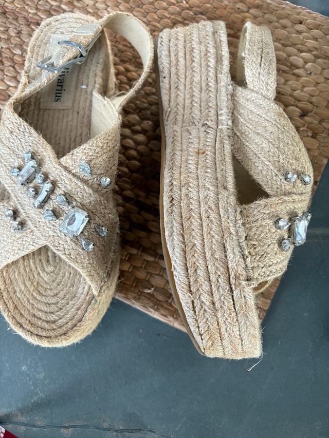 Sandalias Stradivarius Beige Joyas