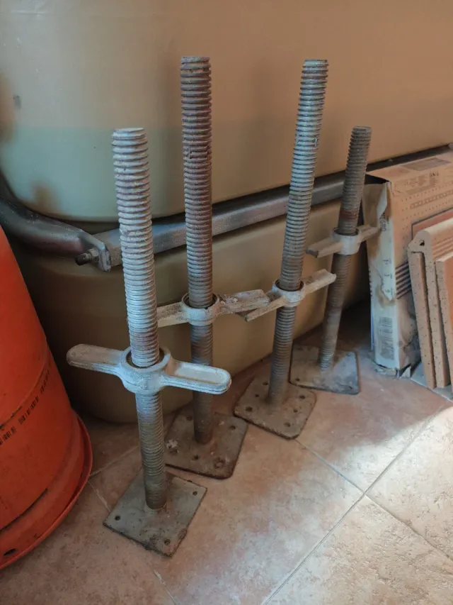 4 Reguladores de Andamio Metálicos