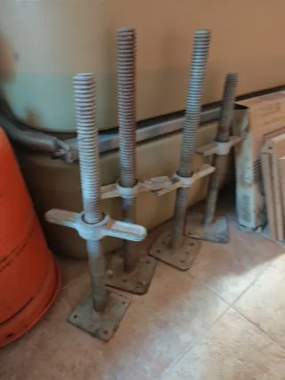 4 Reguladores de Andamio Metálicos