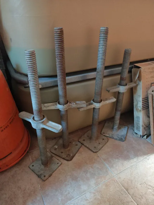 4 Reguladores de Andamio Metálicos