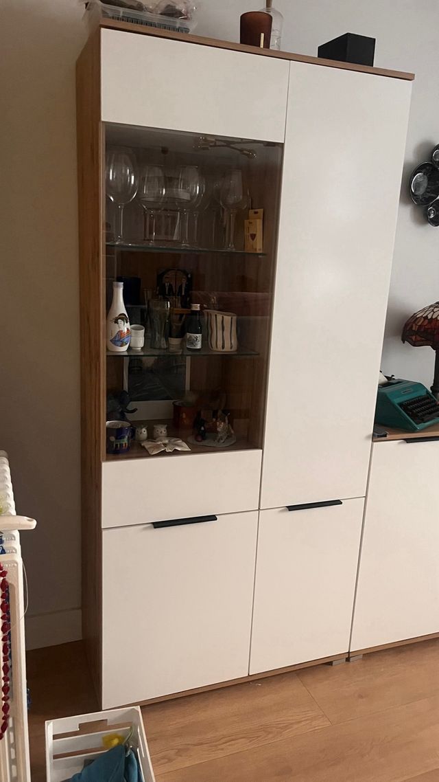 Aparador y vitrina de salón