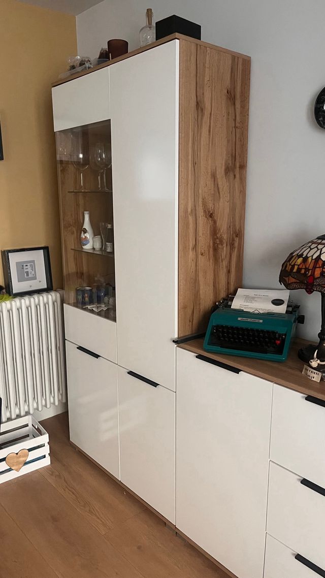 Aparador y vitrina de salón