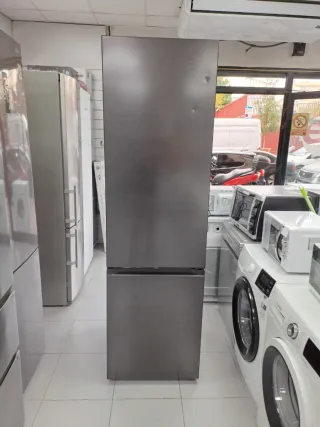 Nevera Samsung 2,cm nueva con tara 1 anos garantía