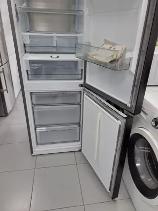 Nevera Samsung 2,cm nueva con tara 1 anos garantía