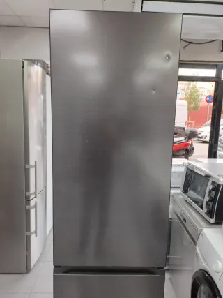 Nevera Samsung 2,cm nueva con tara 1 anos garantía