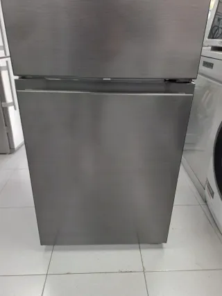 Nevera Samsung 2,cm nueva con tara 1 anos garantía