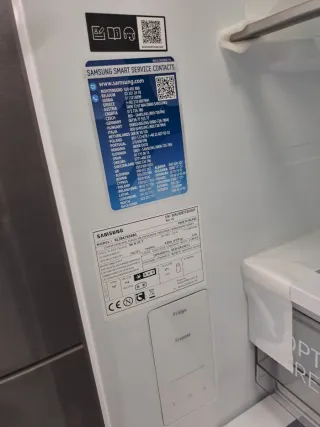 Nevera Samsung 2,cm nueva con tara 1 anos garantía