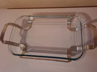 Pirofila in vetro con manici dorati