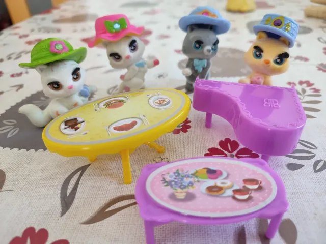 Muñecos gatitos con accesorios