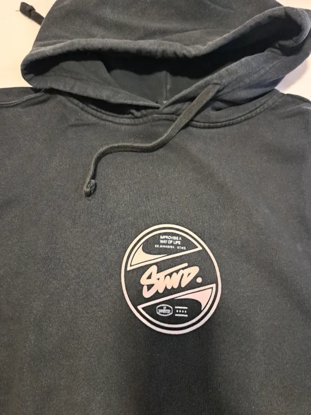 Sudadera con capucha negra